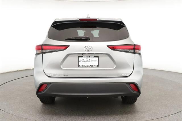 2021 toyota highlander le