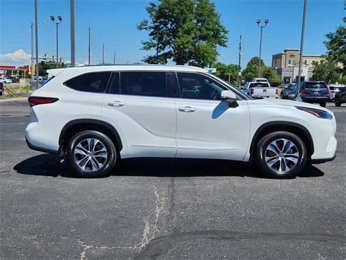 2021 toyota highlander in saint paul, minnesota