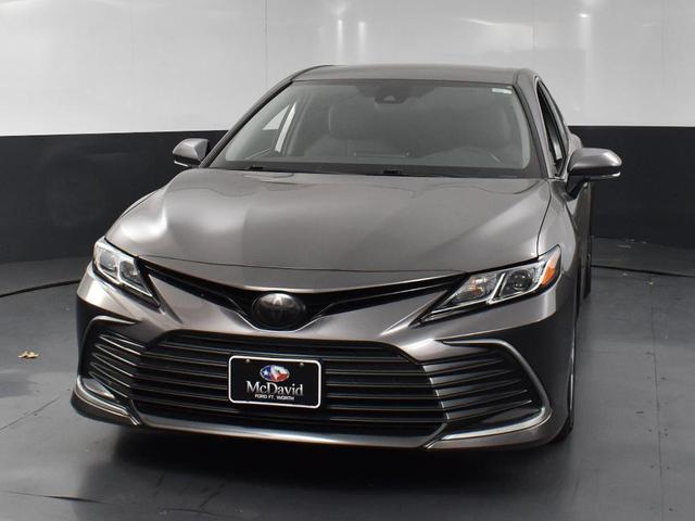 2022 toyota camry le