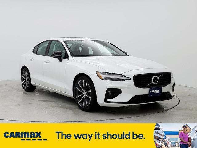 2022 volvo s60 b5 momentum