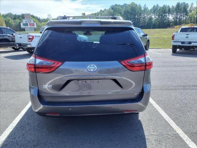 2020 toyota sienna xle