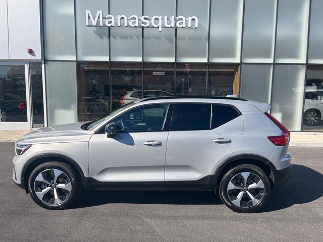 2024 volvo xc40 b5 plus dark theme