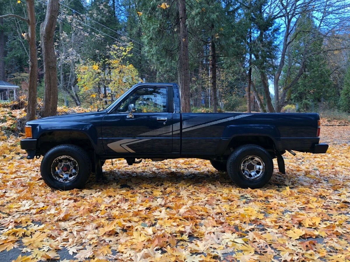 two owner rare 1988 toyota 4wd pickup truck long bed 22re 5 spd stock & original