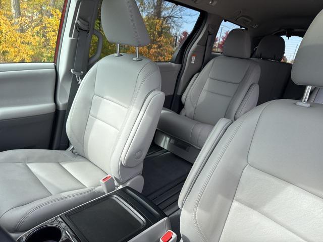 2019 toyota sienna xle