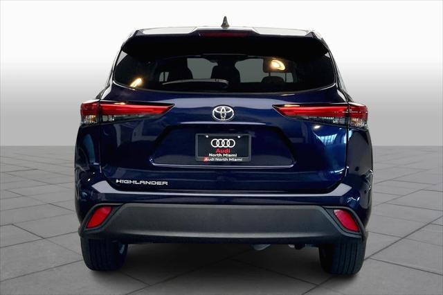 2022 toyota highlander l