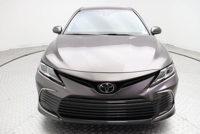 2022 toyota camry le