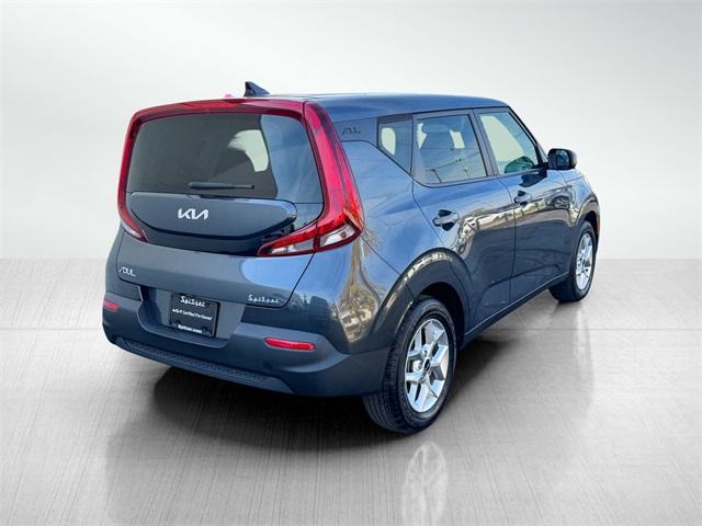 2022 kia soul lx