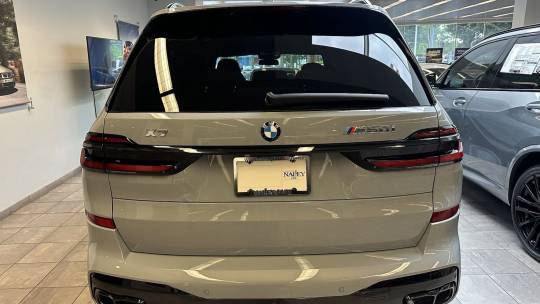 2025 BMW X7