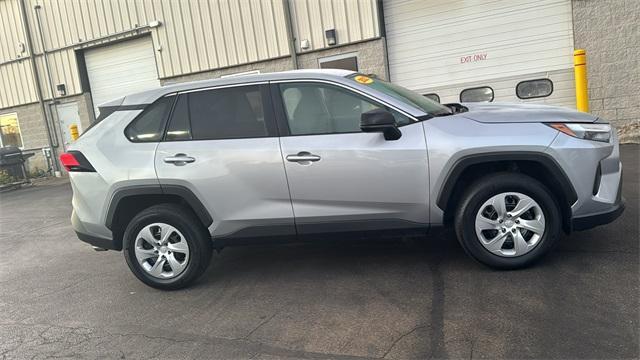 2023 toyota rav4 le