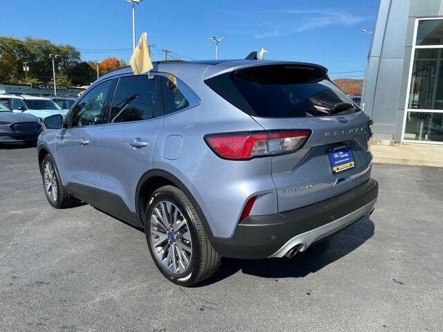 2022 ford escape titanium