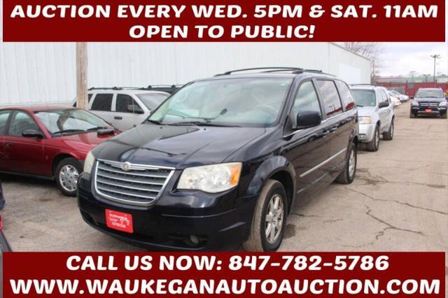 2010 chrysler town & country touring