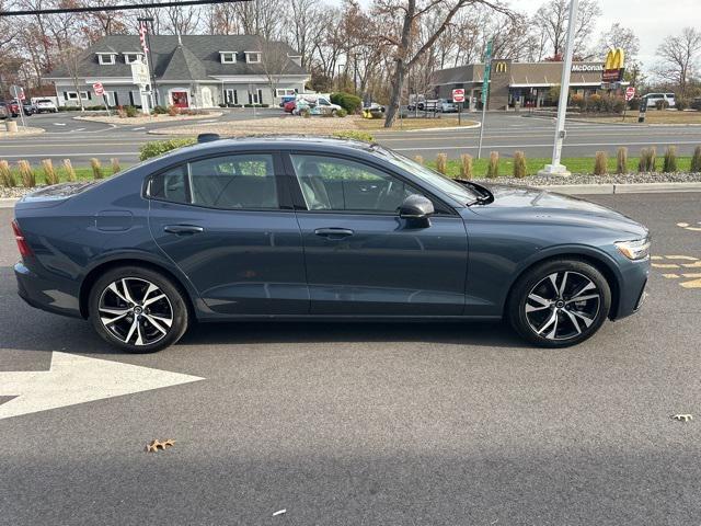2024 volvo s60 b5 plus dark theme