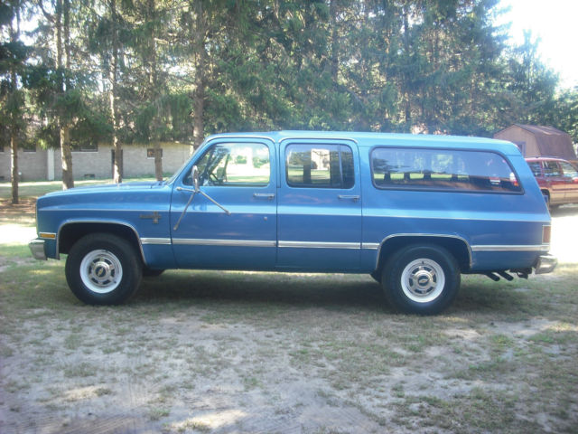blue exterior color, body and floors in great condition, factory towing package