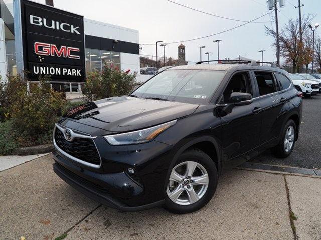 2022 toyota highlander le