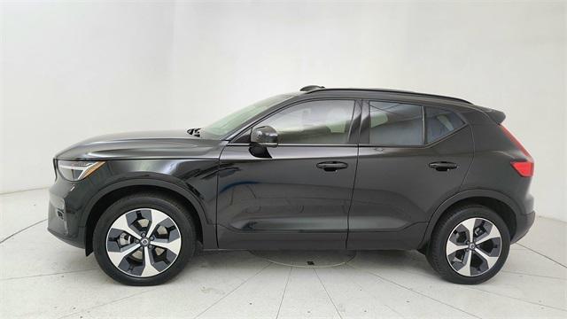 2024 volvo xc40 b5 plus dark theme