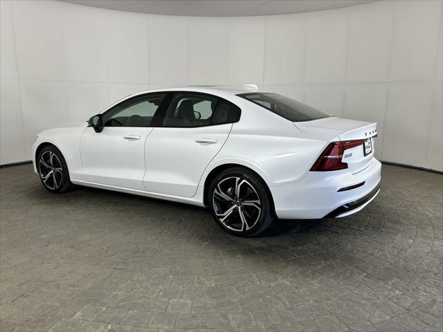 2024 volvo s60 b5 core dark theme