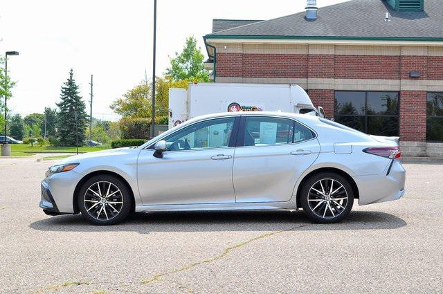 2022 toyota camry se