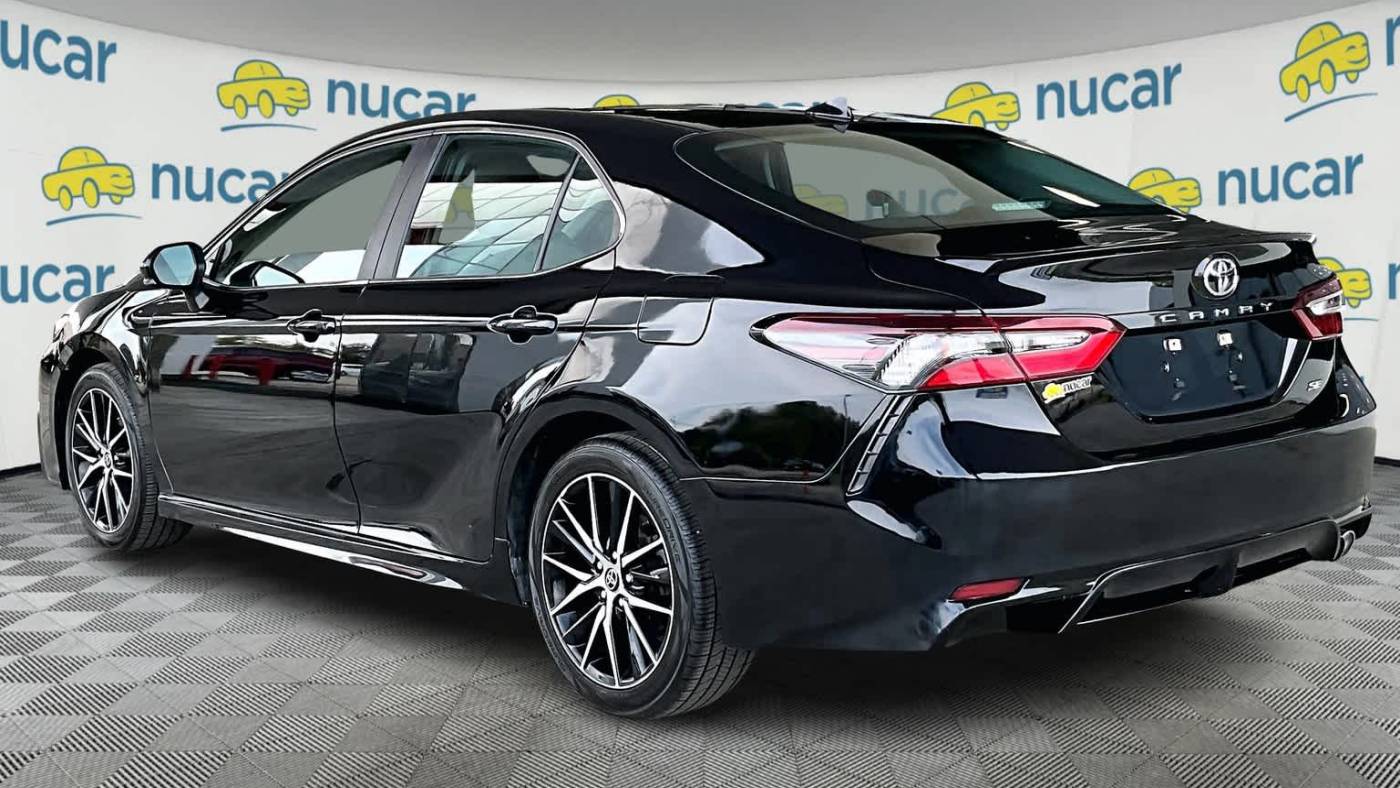 2022 toyota camry se
