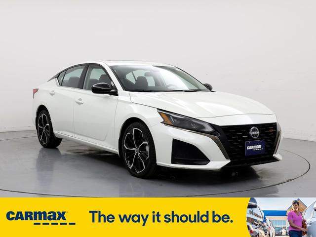 2023 nissan altima sr