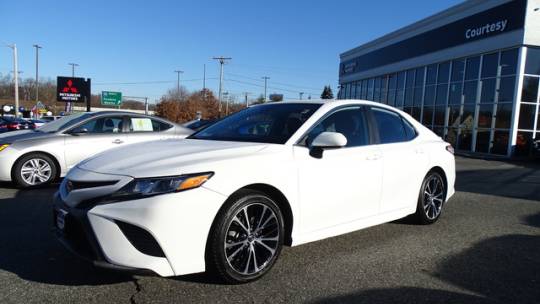 2020 toyota camry se