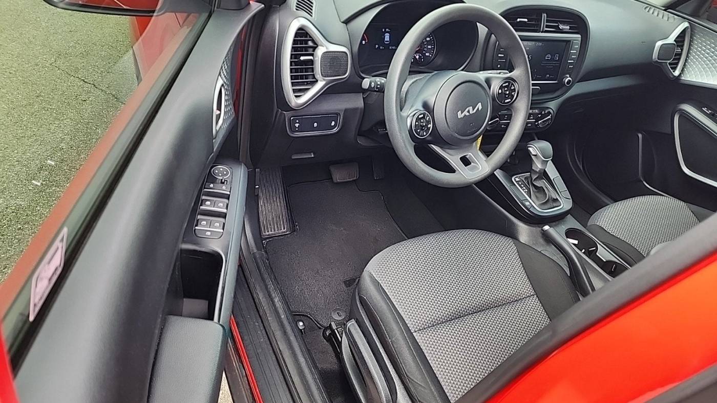 2022 kia soul lx