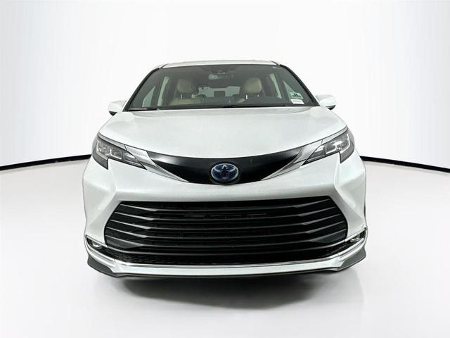 2022 toyota sienna xle