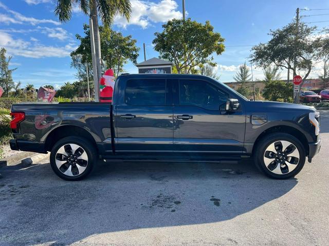 2022 ford f-150 lightning lariat