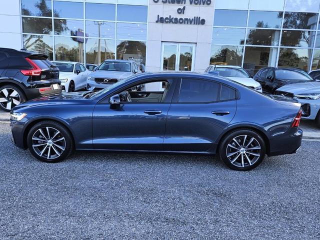 2022 volvo s60 b5 momentum
