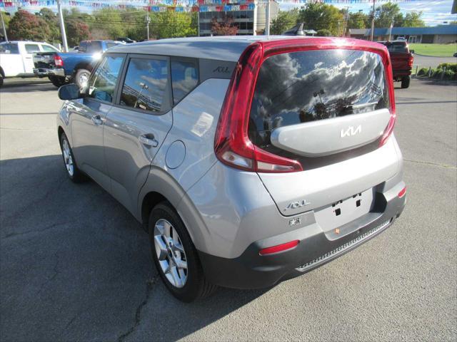2022 kia soul lx