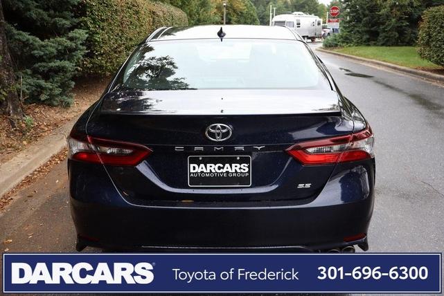 2022 toyota camry se