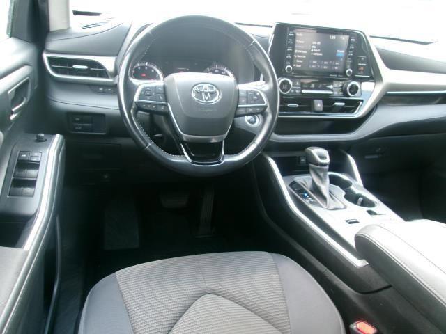 2021 toyota highlander le