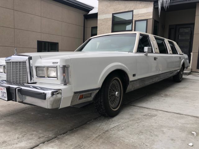 clean 1985 lincoln town car limousine