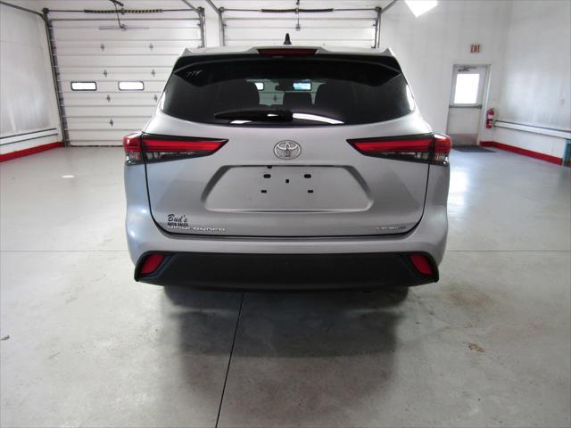 2022 toyota highlander le