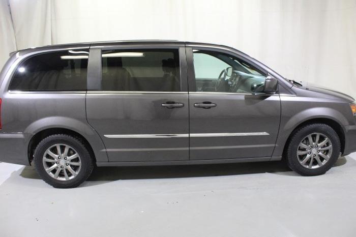 used 2015 chrysler town & country s w/ trailer tow group traverse city, mi 49686 for sale in traverse city, michigan