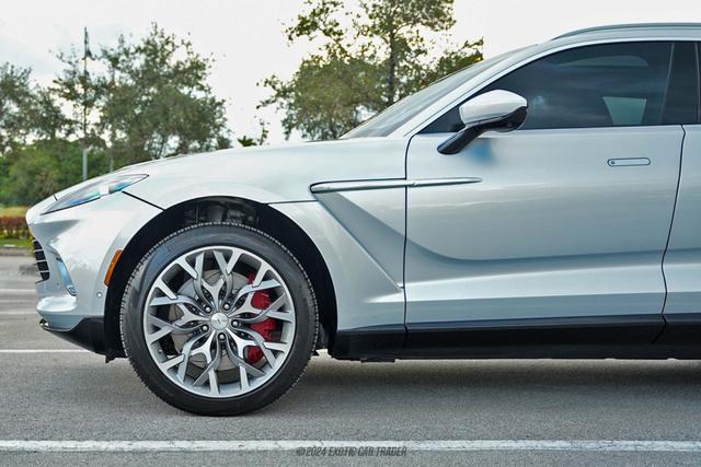 2021 aston martin dbx