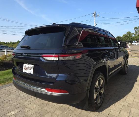 2022 jeep grand cherokee 4xe base