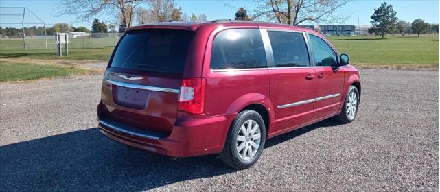 2011 chrysler town & country touring-l
