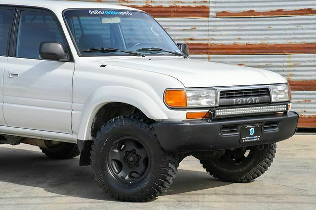 1991 toyota land cruiser, white, a/c,3rd seat, premium sound