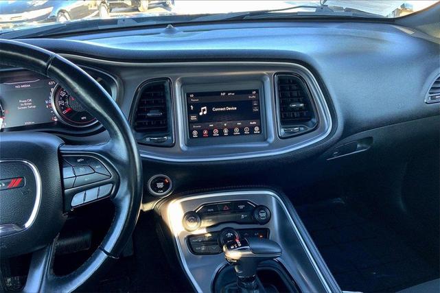2019 dodge challenger sxt