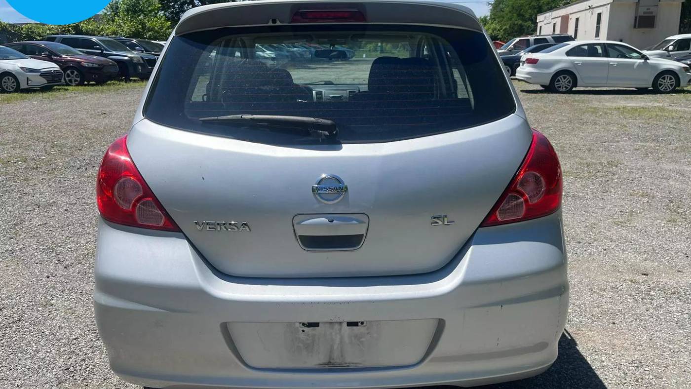 2011 nissan versa