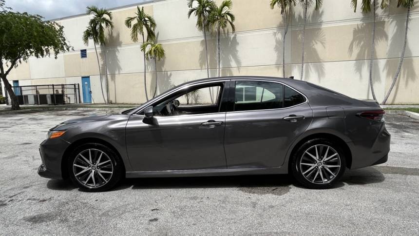 2022 toyota camry hybrid xle