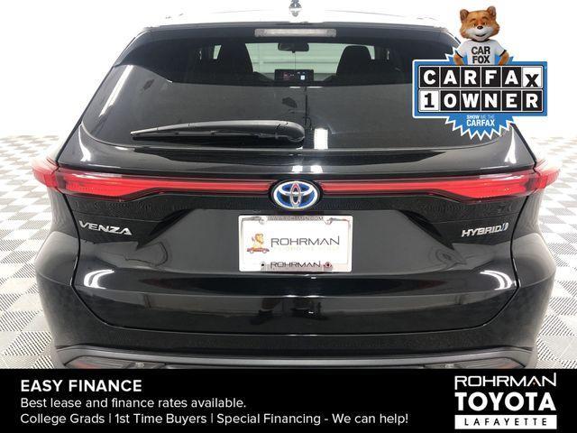 2022 toyota venza le