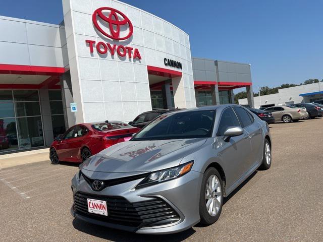 2021 toyota camry le