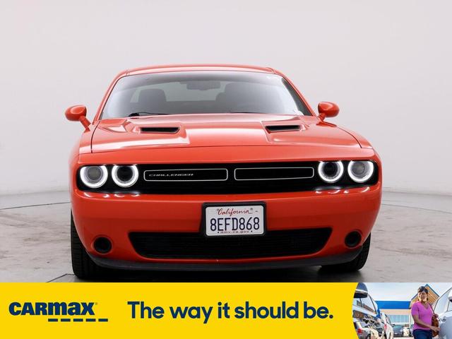 2016 dodge challenger sxt