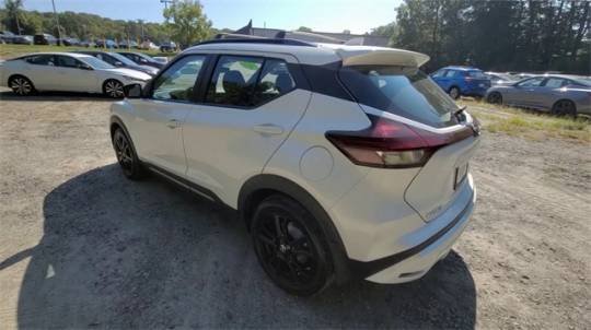 2021 nissan kicks sr