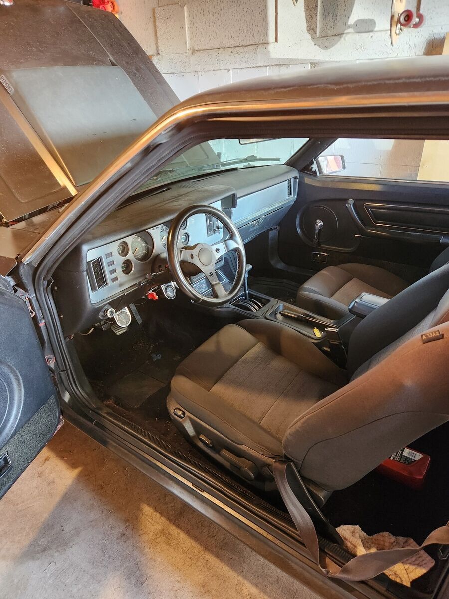 1979 ford mustang hatchback grey
