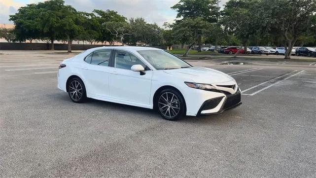 2023 toyota camry se