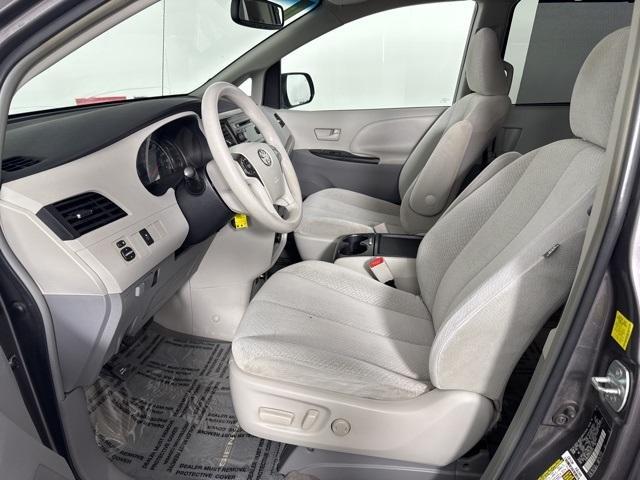 2011 toyota sienna le
