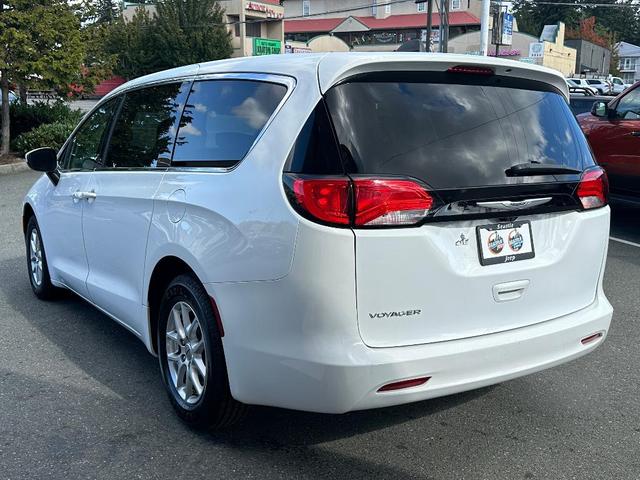 2022 chrysler voyager lx