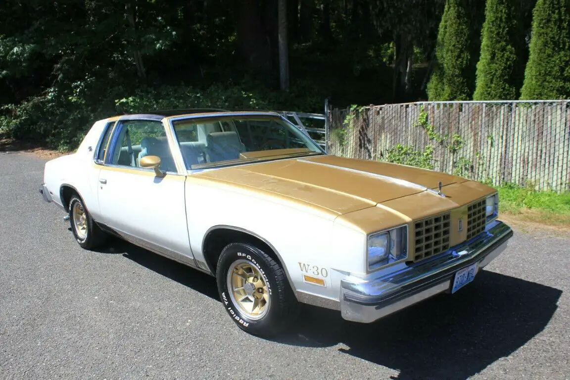 1979 oldsmobile cutlass hurst w-30, new carpet, original paint. real deal